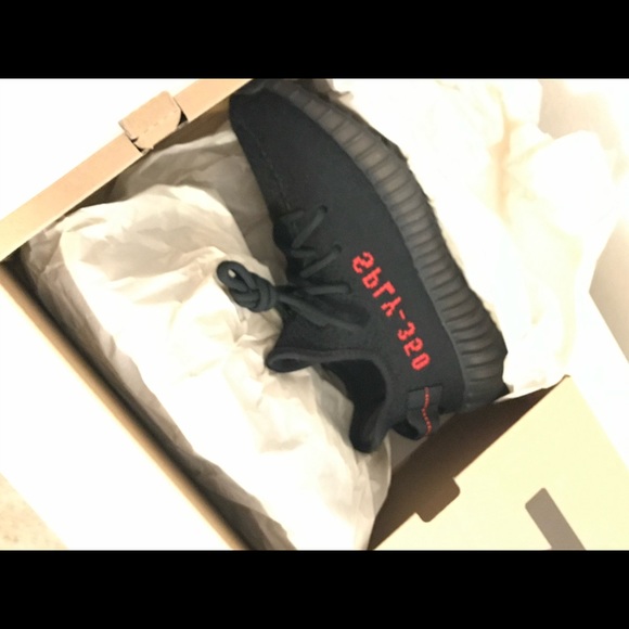 Yeezy Boost 350, Black w/red letters ,💯 authentic - Picture 5 of 12